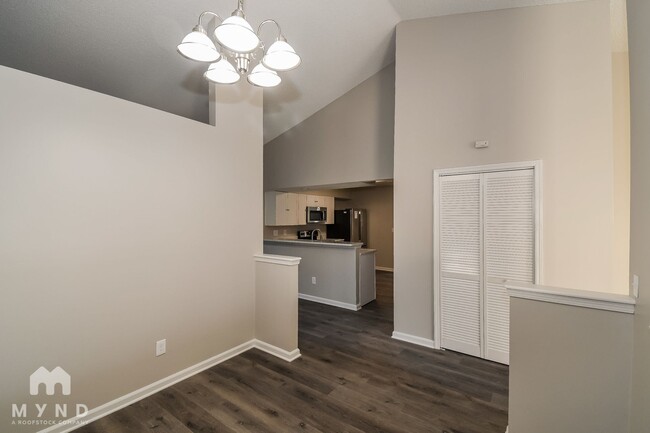 Foto del edificio - 6949 Huntington Woods Cir W