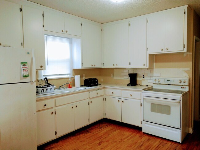 Foto del edificio - Large 6 Bedroom House