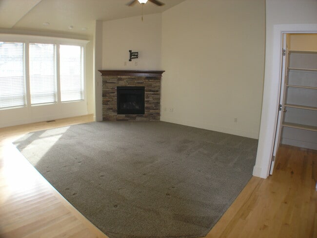 Building Photo - 2537 E Hidden Crk St