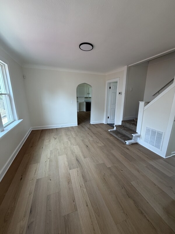 Foto del edificio - 9805 Nelson Ave