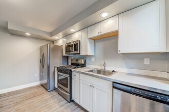 Building Photo - 744 Proctor Wy