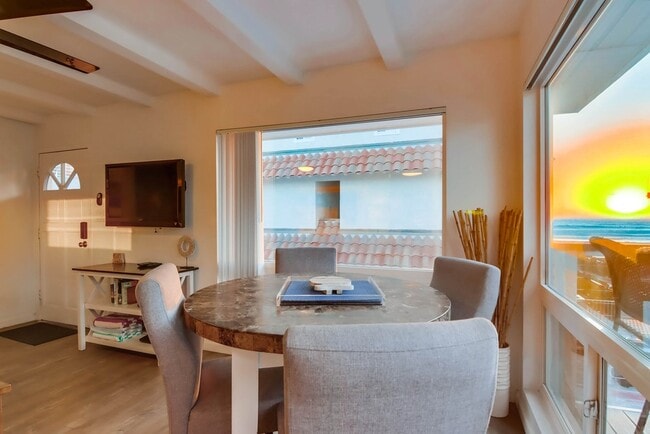 Building Photo - 709 Ensenada Ct