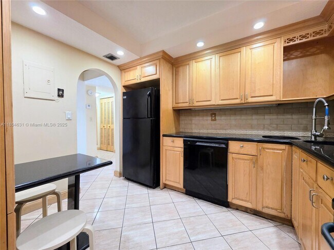 Foto del edificio - 2780 NE 183rd St