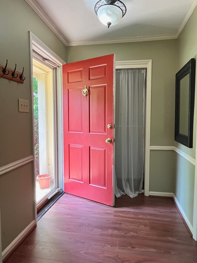 foyer - 1005 Hayfield Ln
