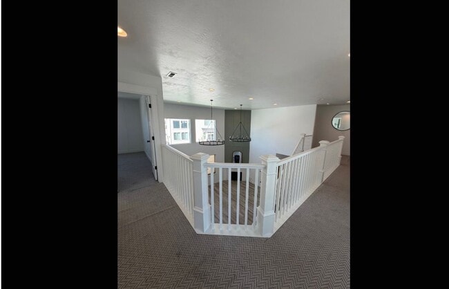 Foto del edificio - 98 S Serrata Ln