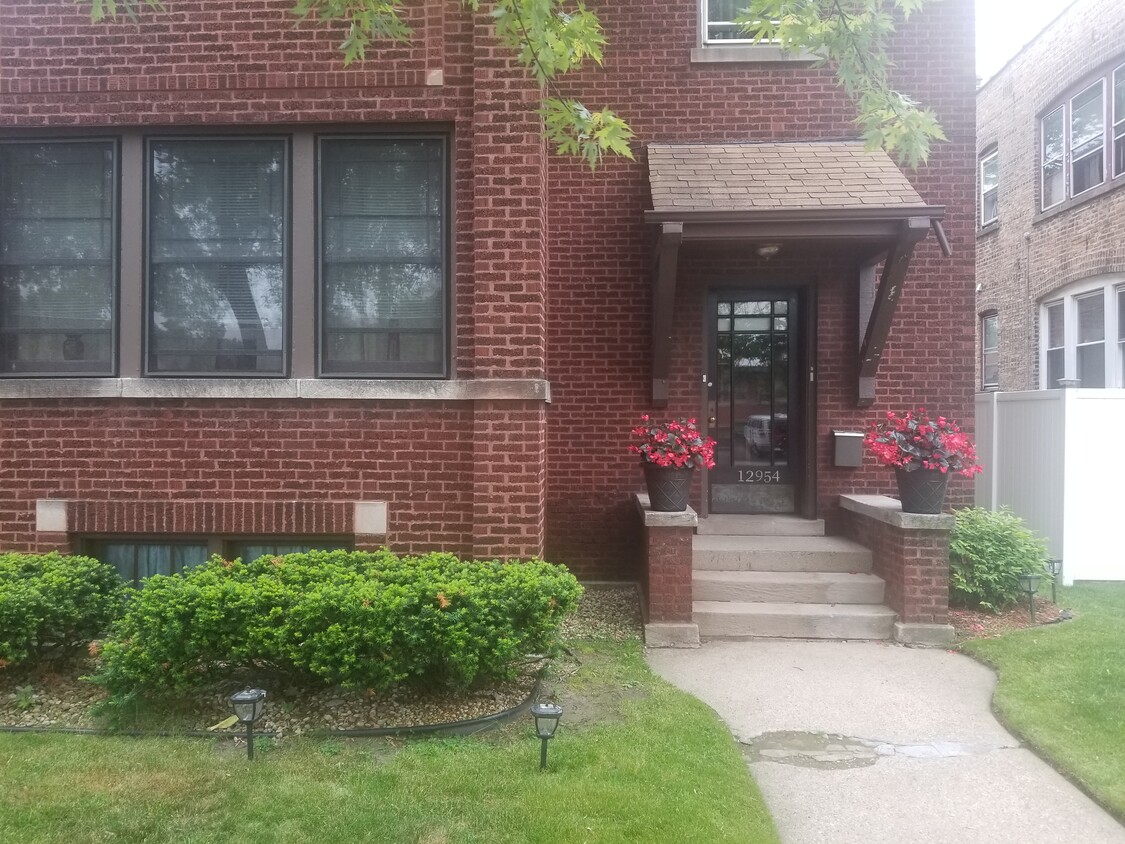 Primary Photo - 12954 Maple Ave