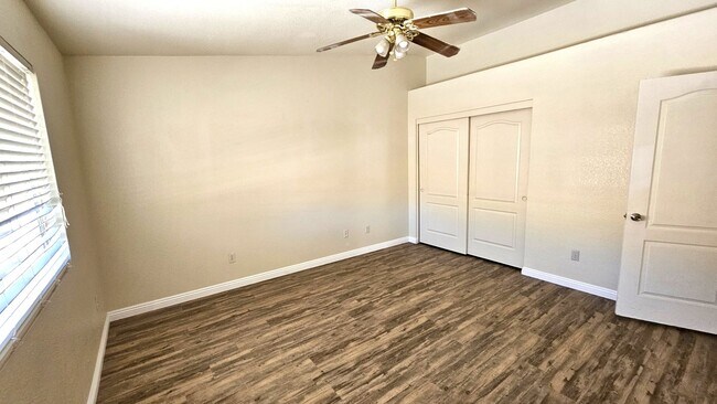 Building Photo - Newly Updated Home in SW Bakersfield