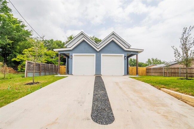 Building Photo - 616 Dittmar Rd