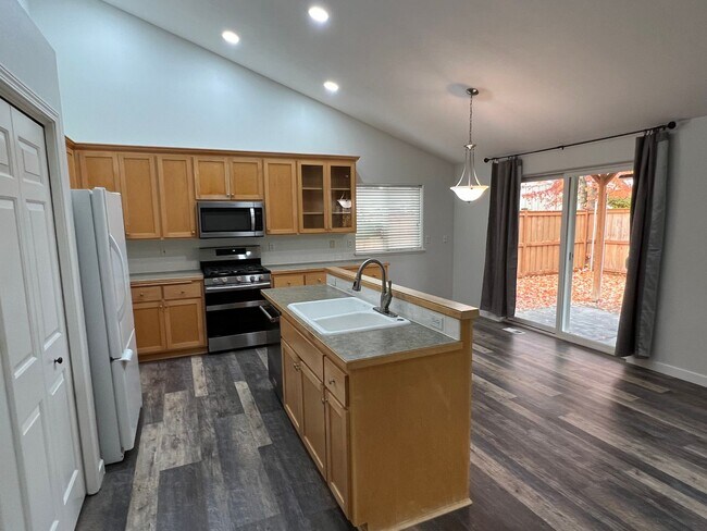 Building Photo - 4 bedroom - 2 Bath Harvest Ridge Home- ava...