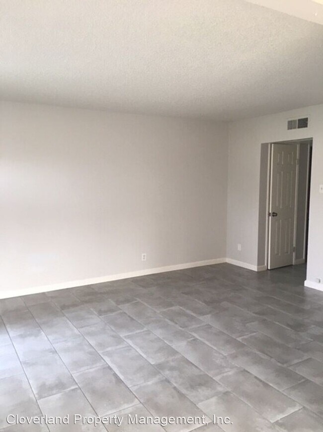 Building Photo - 1 br, 1 bath House - 451 S. Powers Ave.