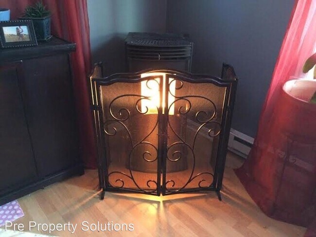 Foto del edificio - 3 br, 1.5 bath House - 10 Newton Avenue