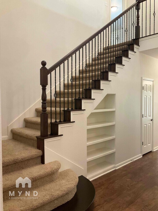 Building Photo - 5501 Sendero Springs Dr