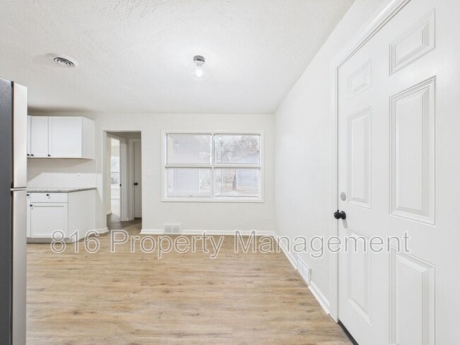 Foto del edificio - 11211 Corrington Ave