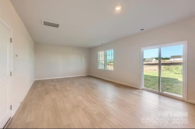 Building Photo - 6337 Fairfax Ct
