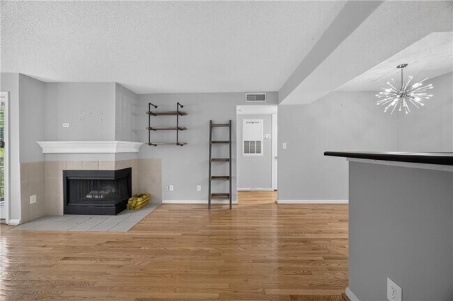 Foto del edificio - 1021 Chastain Park Ct NE