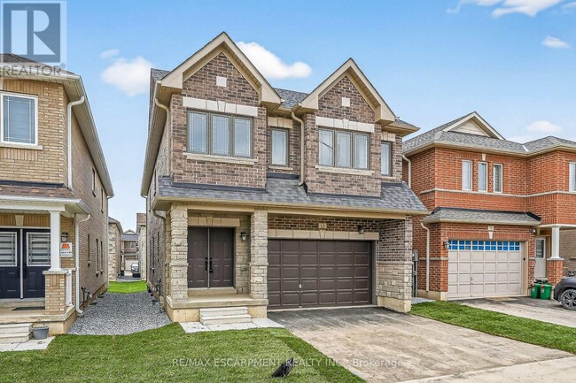 Building Photo - 15 Huntsworth Ave