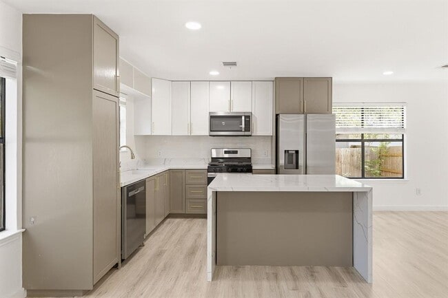 Building Photo - 1707 Yucca Ln