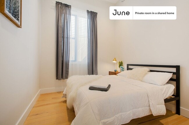 Building Photo - Prime Private ROOM in Williamsburg