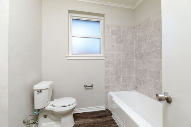 Photo - 5700 Pershing Ave House