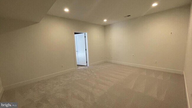 Foto del edificio - 24827 Yellow Poplar Pl