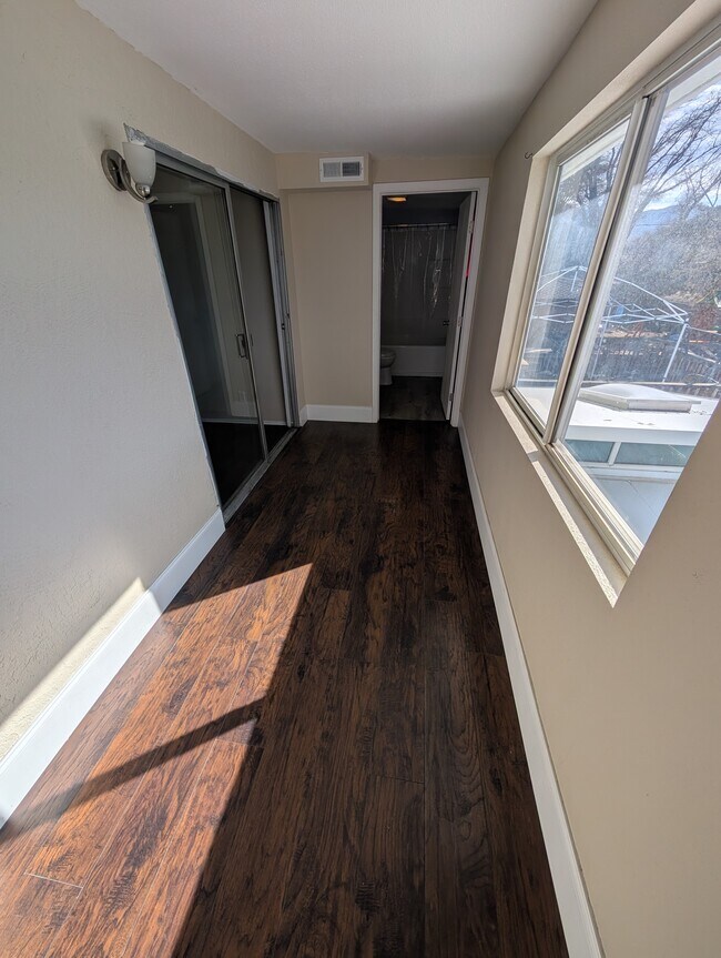 Foto del edificio - 8912 Bellehaven Ave NE