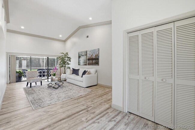 Building Photo - 15600 Rolling Meadows Cir