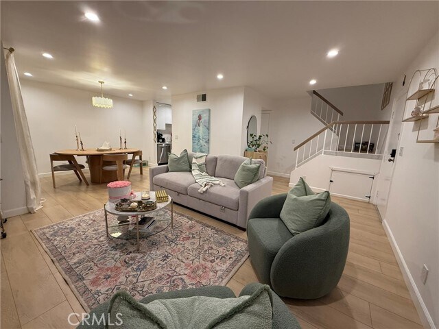 Foto del edificio - 22139 Burbank Blvd