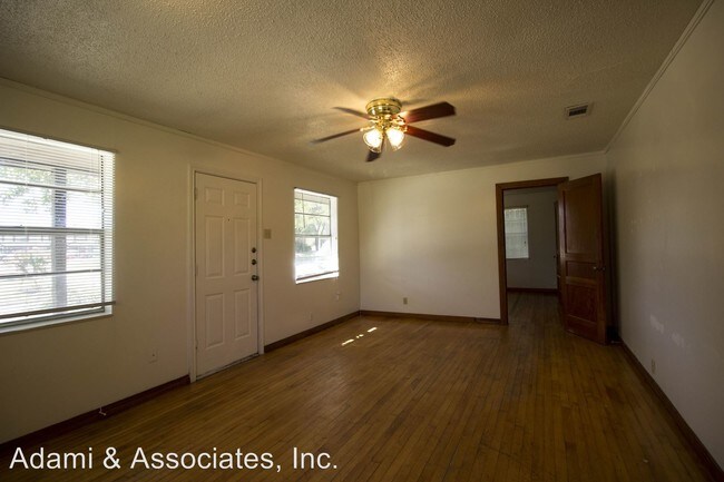 Building Photo - 3 br, 1 bath Apartment - 1008 Bernard