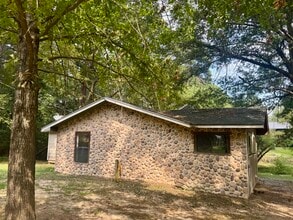 Building Photo - 448 Lake Dr