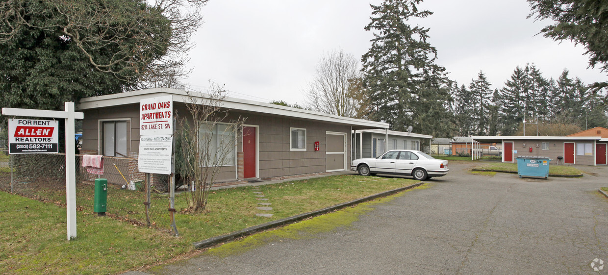 Primary Photo - 8214 Lake St SW