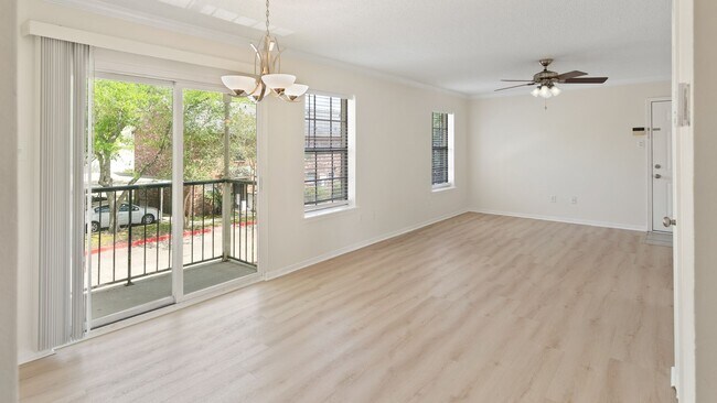 Foto del edificio - 2 Bedroom Condo in a Great Location!