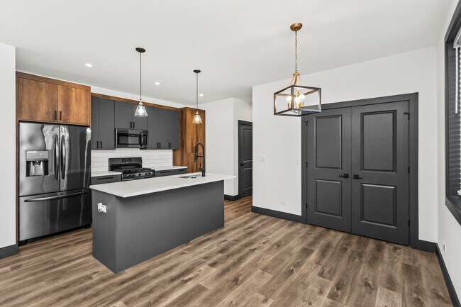 Building Photo - 6422 S Drexel Ave