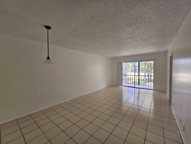 Building Photo - 8001 Fairview Dr