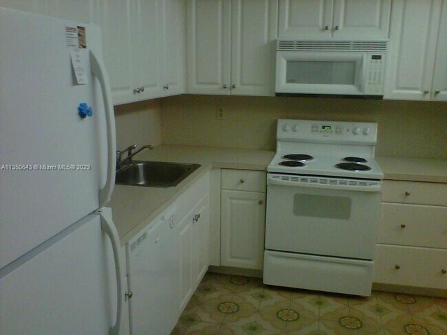 Building Photo - 18071 Biscayne Blvd