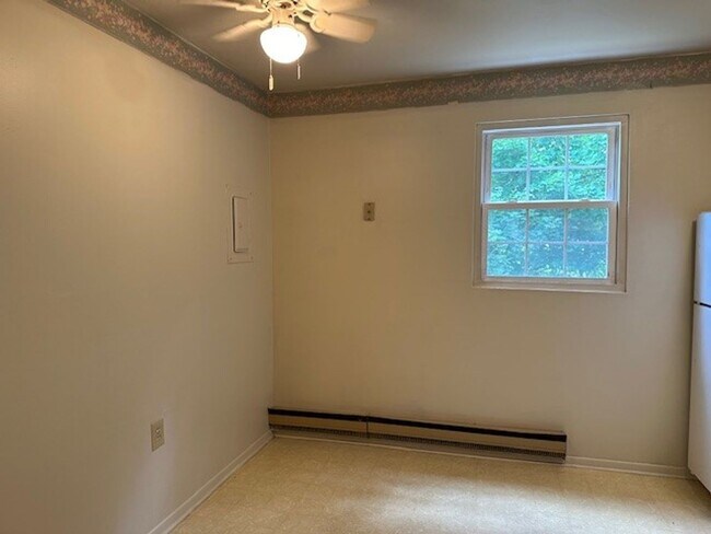 Building Photo - 696 Walborn Rd