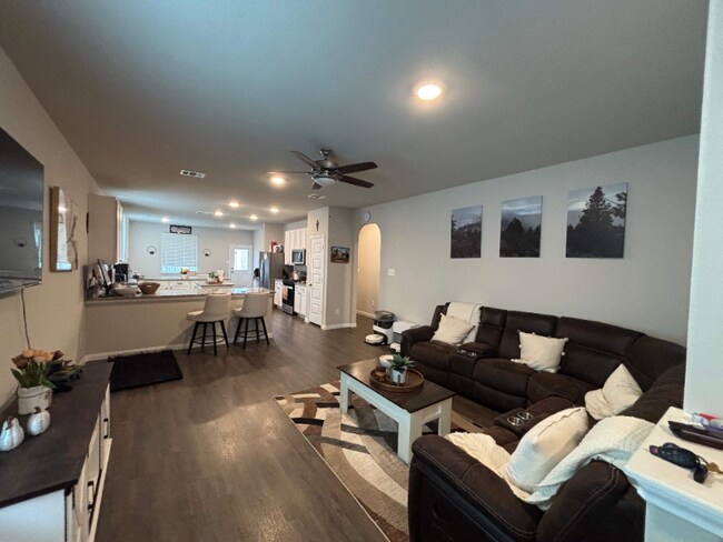 Building Photo - 14031 Chinook Dr