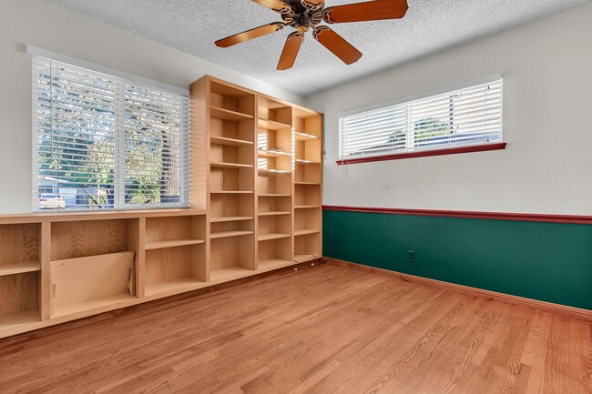 Building Photo - 920 N Milford Rd