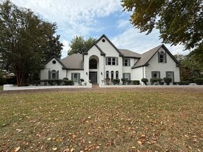 Building Photo - 8893 Poplar Pike