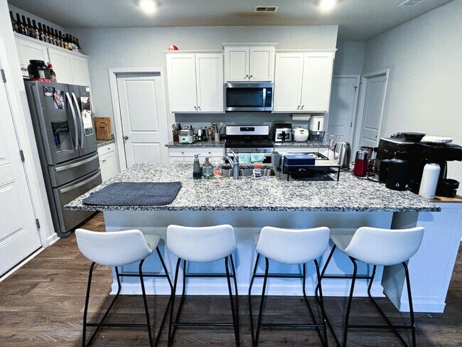Foto del edificio - 218 Sweet Cherry Ln