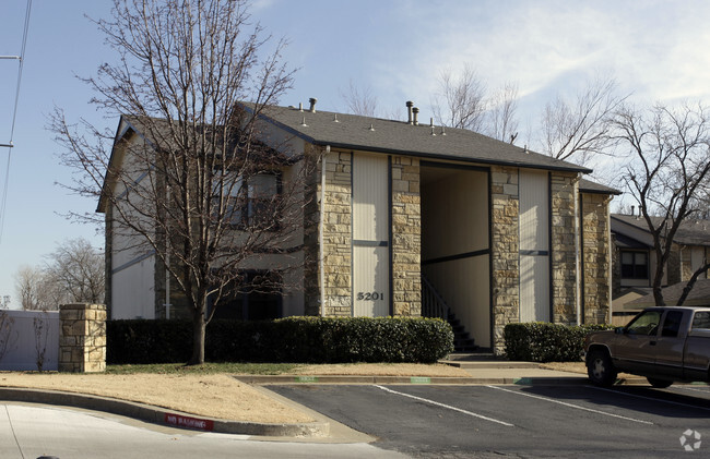 Primary Photo - Forest Creek Condominiums