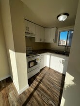Building Photo - 102 102 Ave