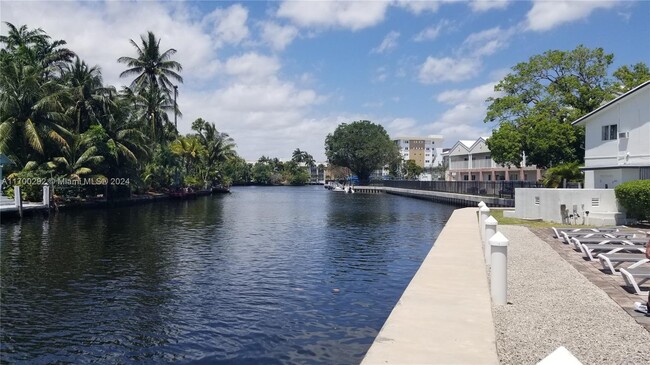 Building Photo - 1814 E Oakland Park Blvd