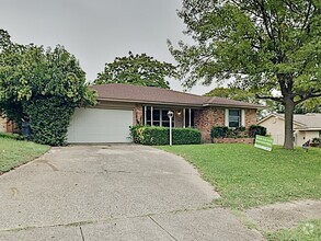 Building Photo - 5012 Jade Dr