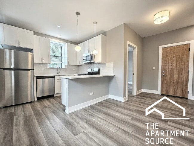 Building Photo - 3919 N Janssen Ave