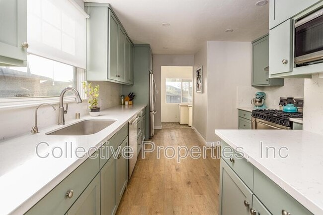 Building Photo - 4820 Lorraine Dr