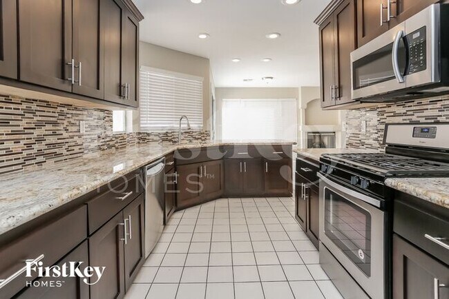 Building Photo - 1600 Glenrosa Dr