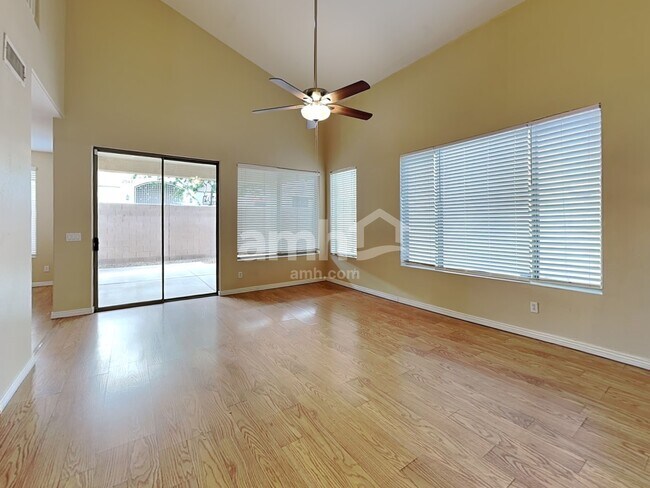 Foto del edificio - 9216 E Keats Ave