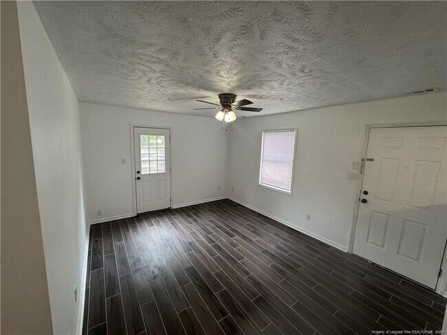 Foto del edificio - 7044 Philippi Church Rd