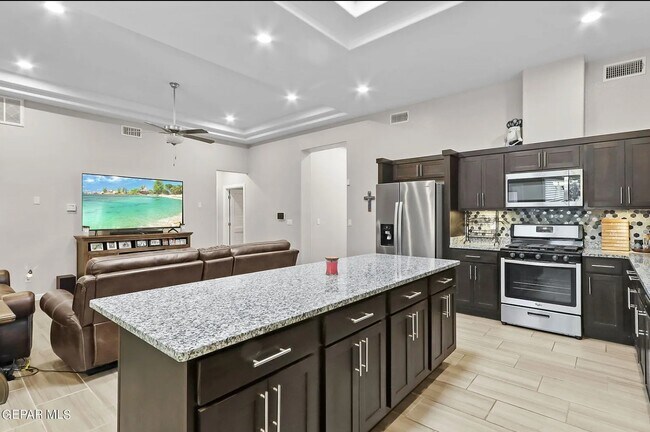 Building Photo - 265 Emerald Sun Dr