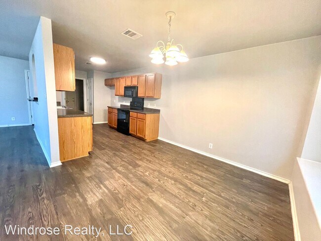 Building Photo - 3 br, 2.5 bath House - 4011 Desert Circle